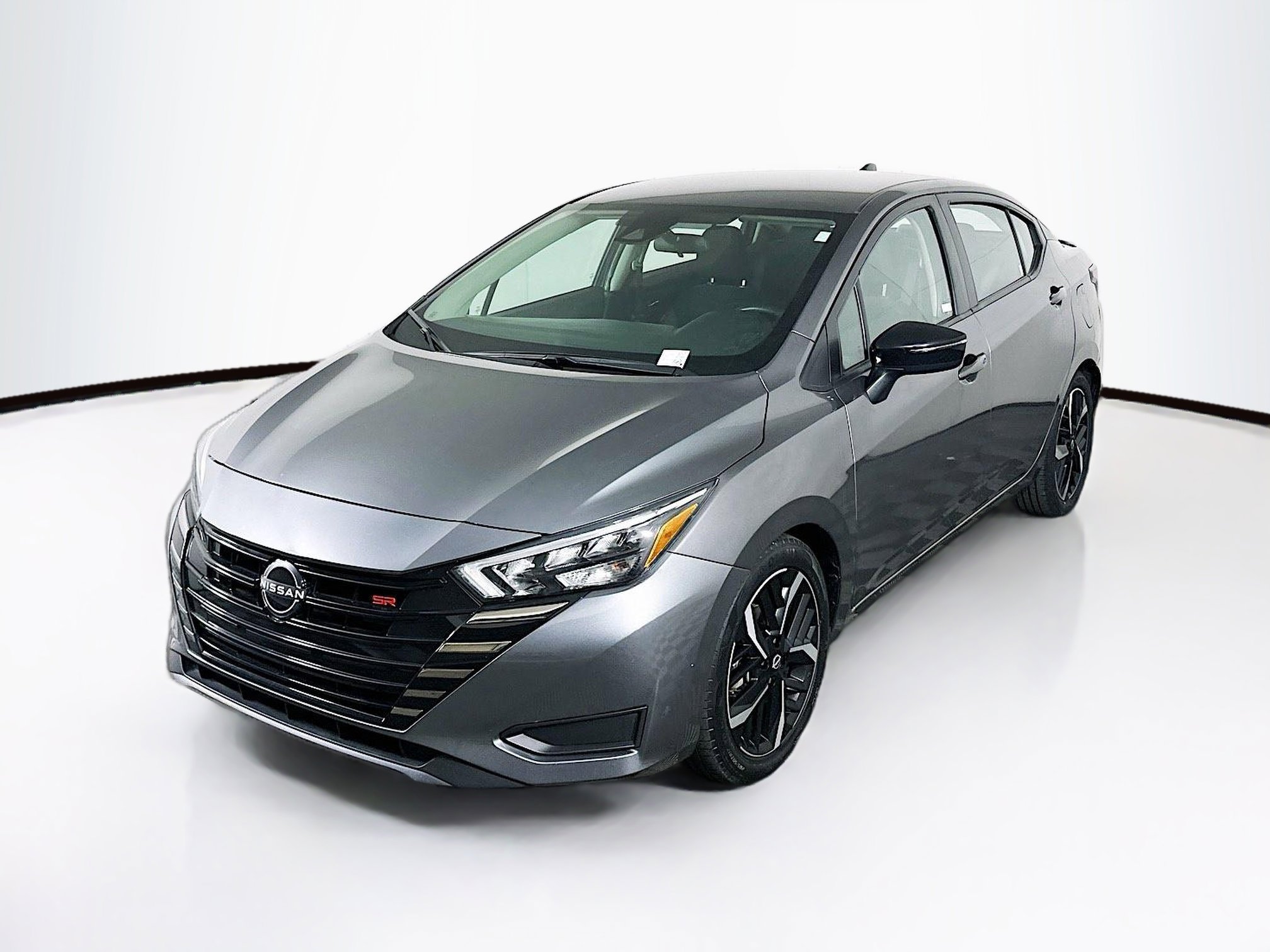 Used 2024 Nissan Versa SR image 3