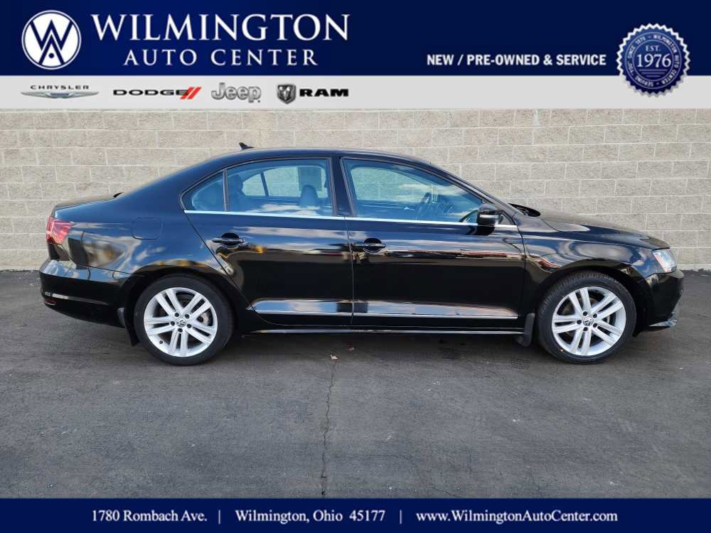Used 2017 Volkswagen Jetta SEL image 1