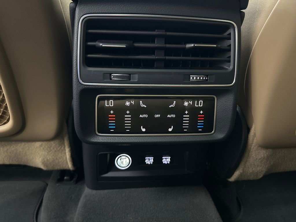 Used 2019 Audi Q8 Premium Plus w/ Premium Plus AWD/4WD image 25