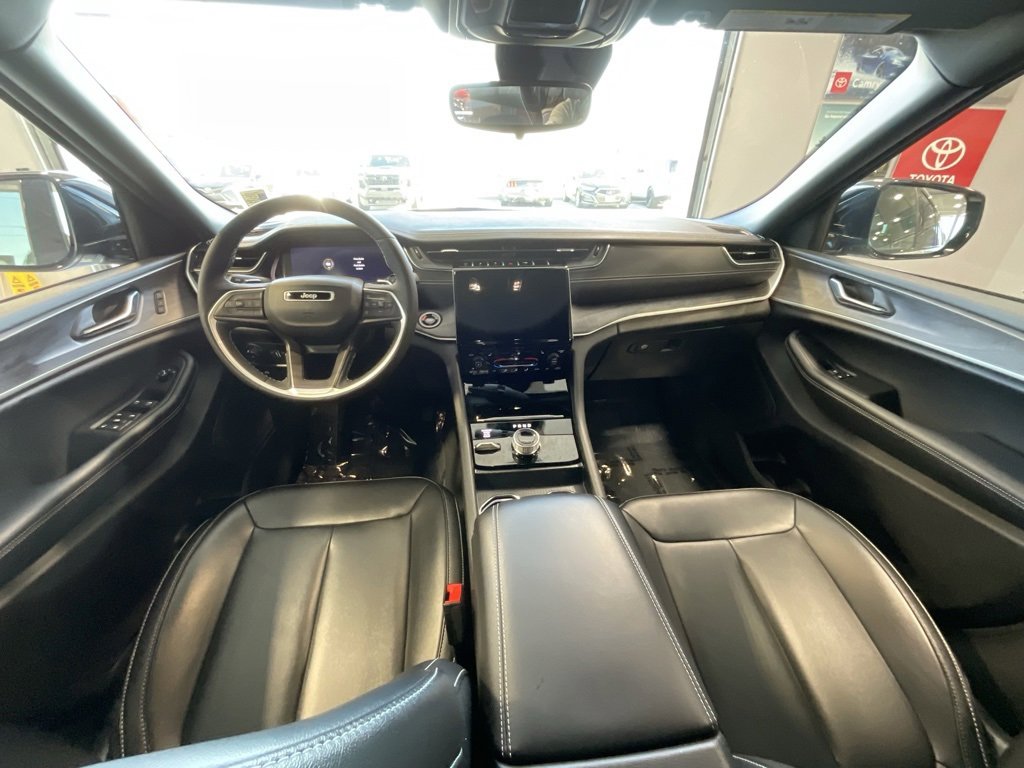 Used 2024 Jeep Grand Cherokee L Limited image 7