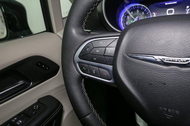 Used 2024 Chrysler Pacifica Touring-L FWD image 29