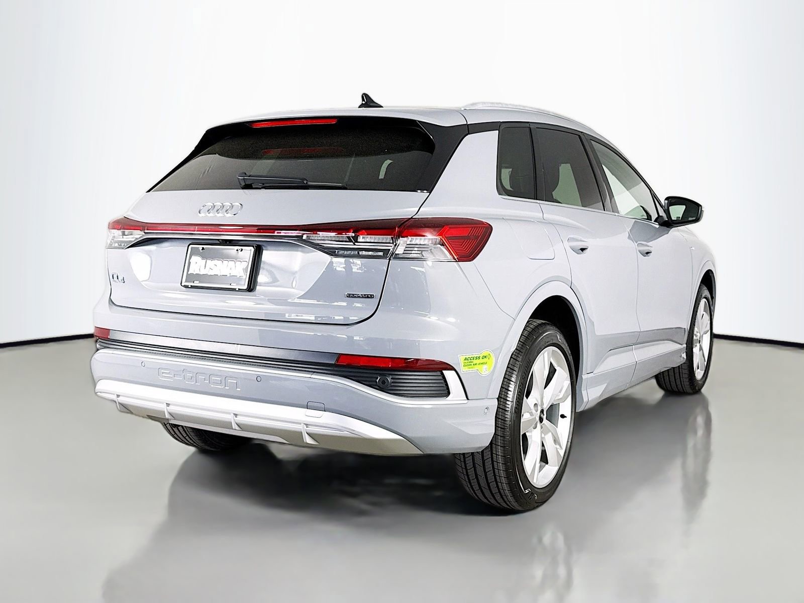 Used 2023 Audi Q4 e-tron Premium Plus w/ Premium Plus image 7