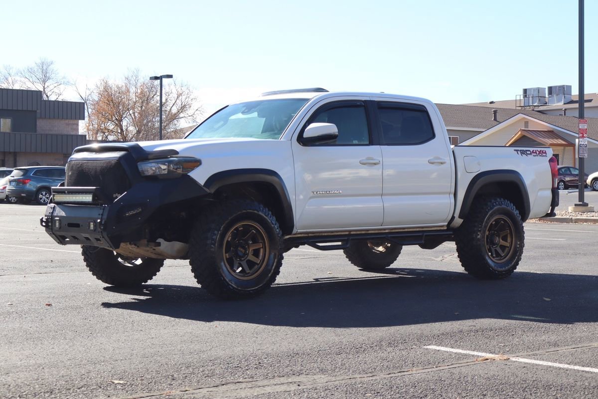 Used 2018 Toyota Tacoma TRD Off-Road AWD/4WD image 11
