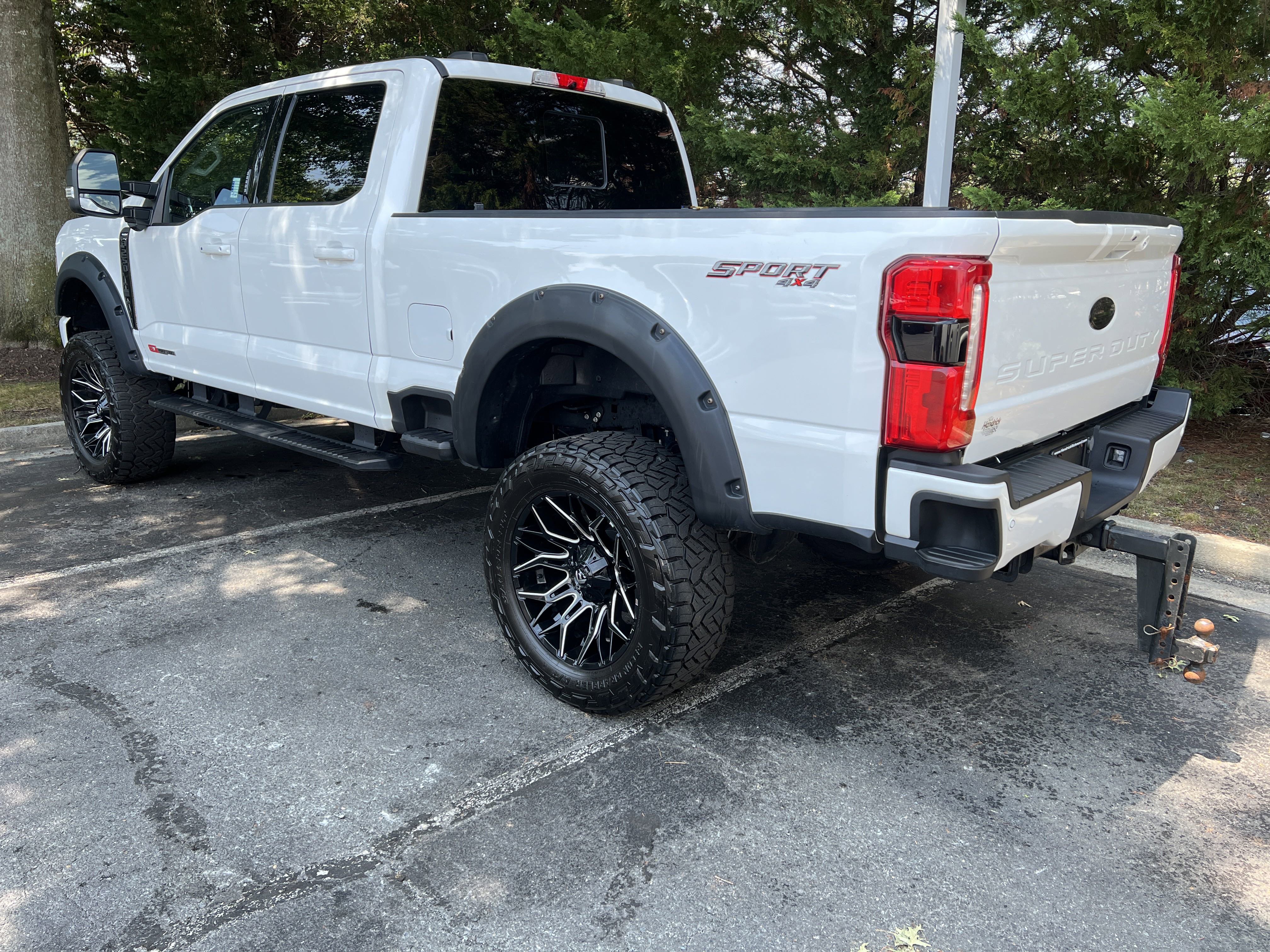 Used 2023 Ford F250 Lariat w/ Sport Appearance Package image 8