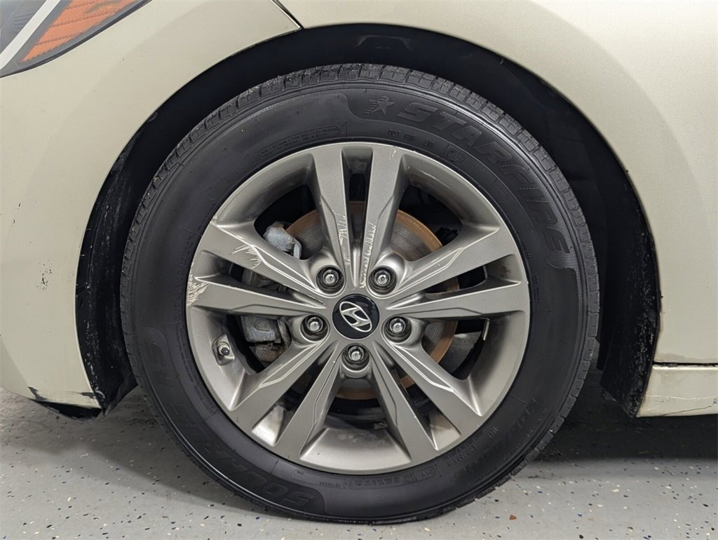 Used 2017 Hyundai Elantra SE image 9