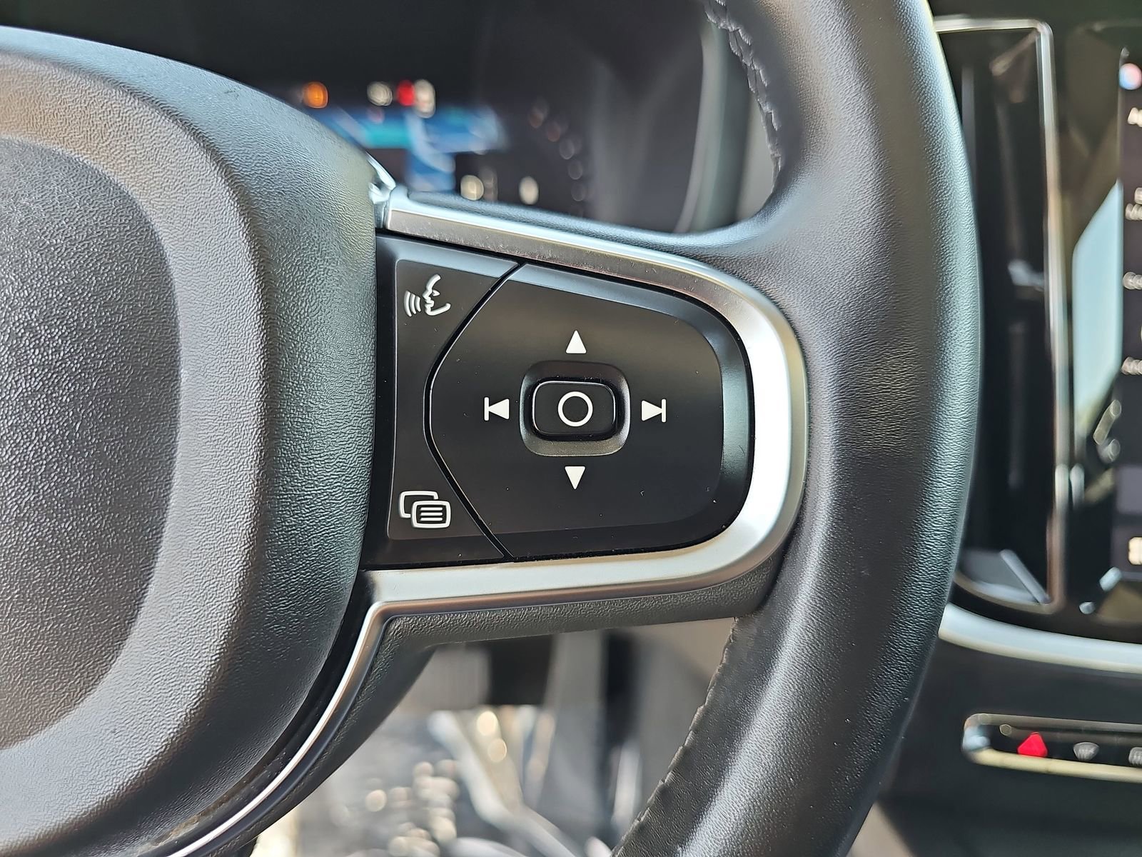 Used 2024 Volvo S60 B5 Core image 17