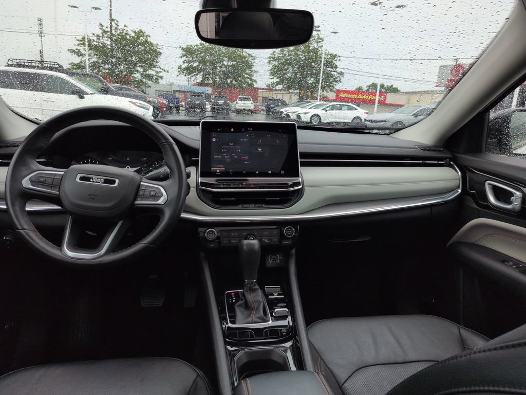 Used 2022 Jeep Compass Limited w/ Sun and Sound Group AWD/4WD image 12