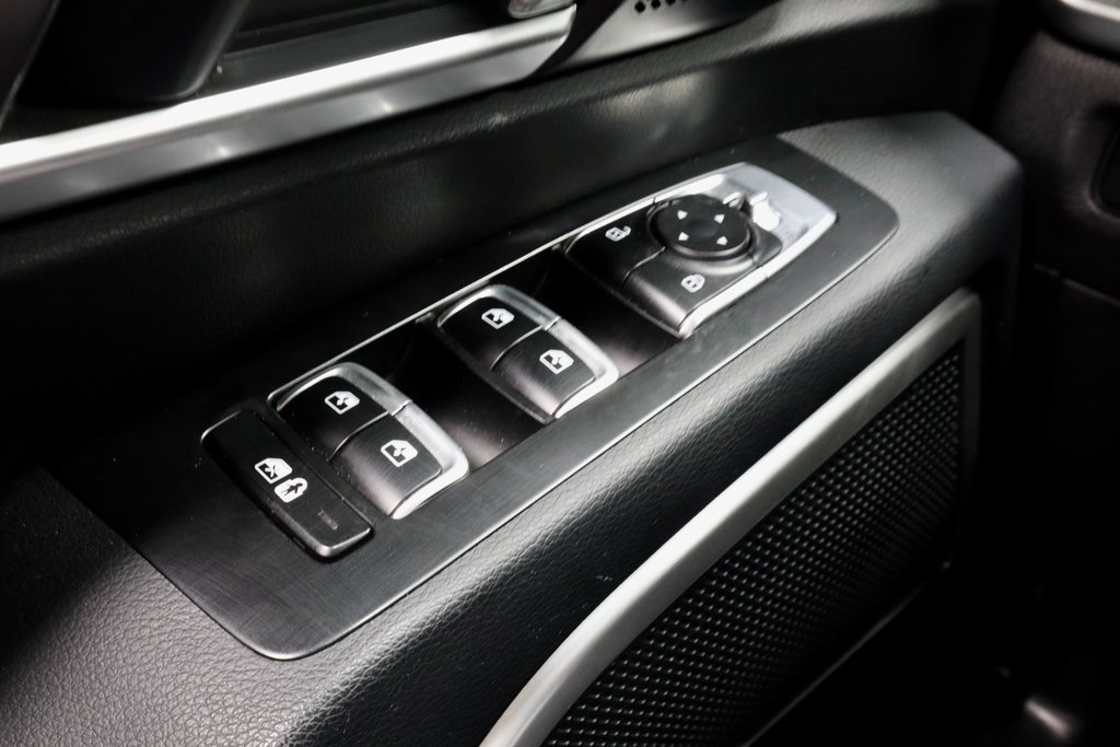 Used 2023 Kia Telluride LX image 25