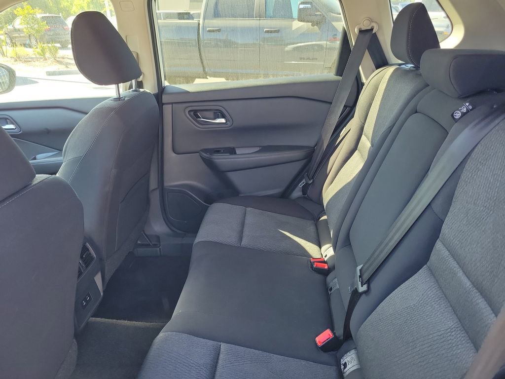 Used 2024 Nissan Rogue SV image 31
