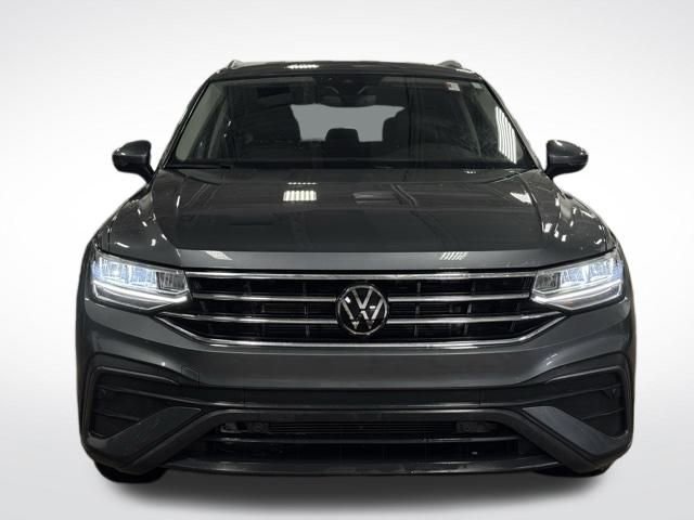 Used 2024 Volkswagen Tiguan SE image 2