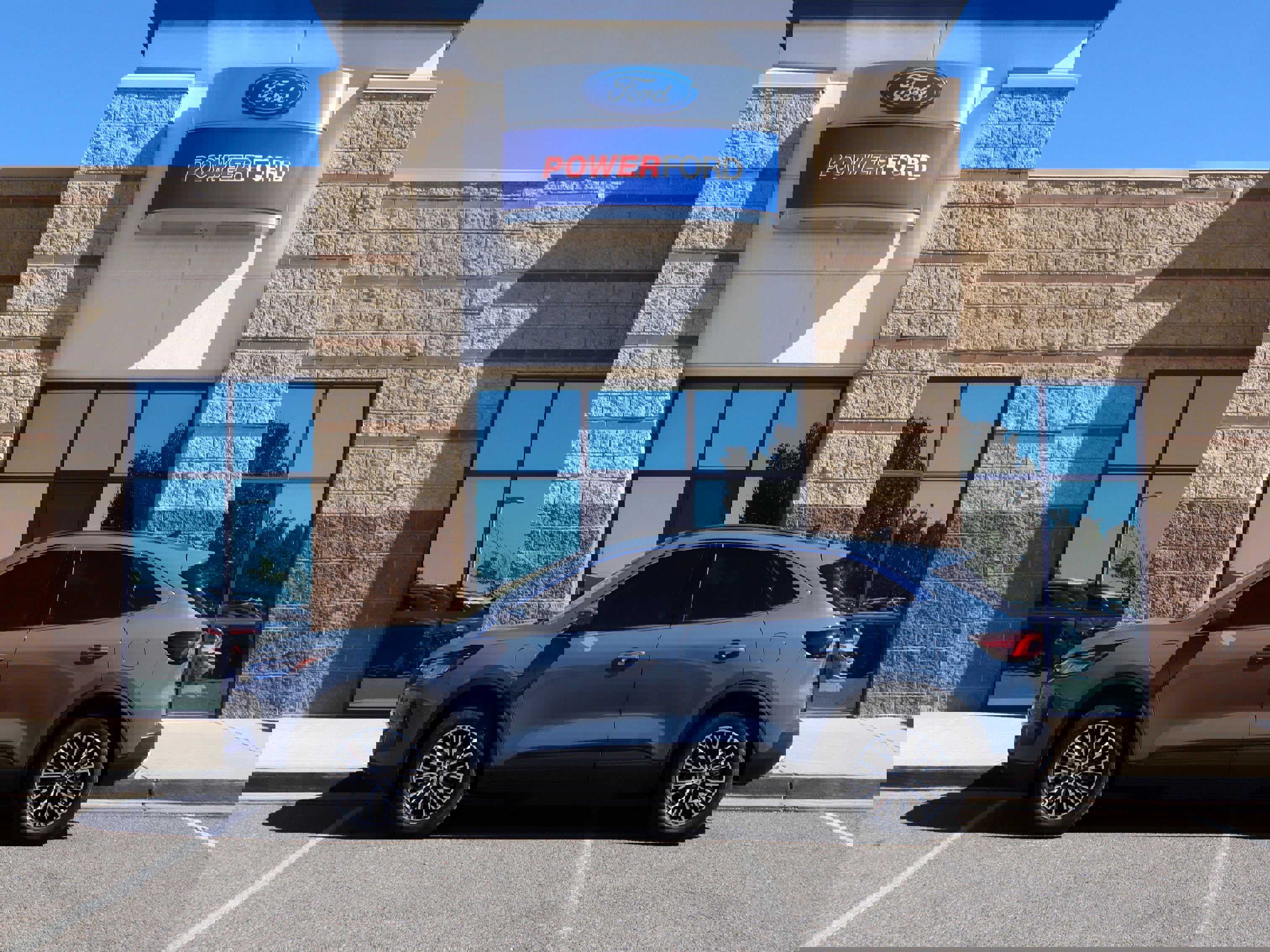 New 2025 Ford Escape SE w/ Class II Trailer Tow Package image 9