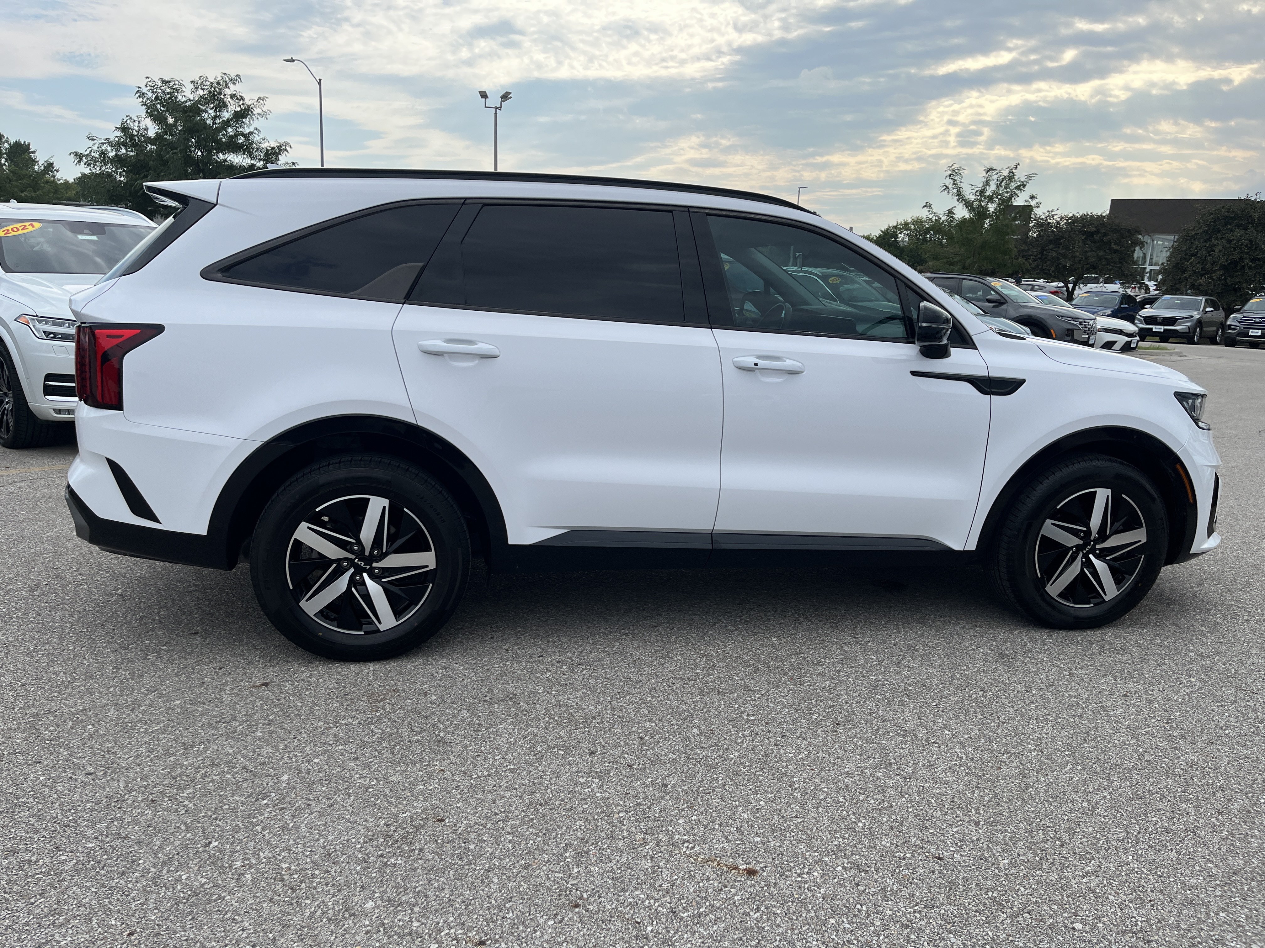 Used 2023 Kia Sorento S FWD image 4