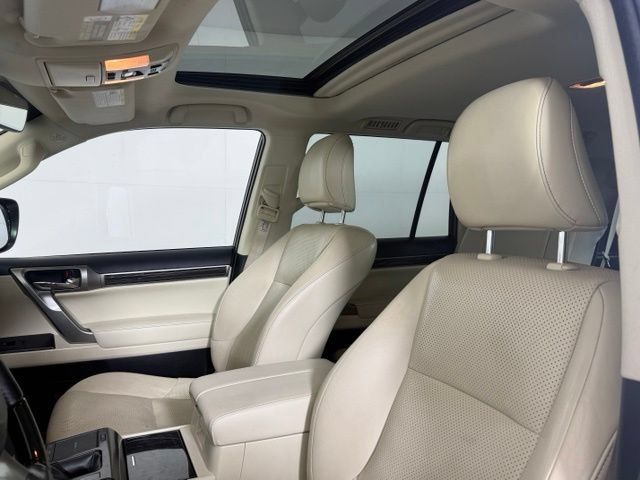 Used 2022 Lexus GX 460 Luxury w/ Sport Design Package AWD/4WD image 6