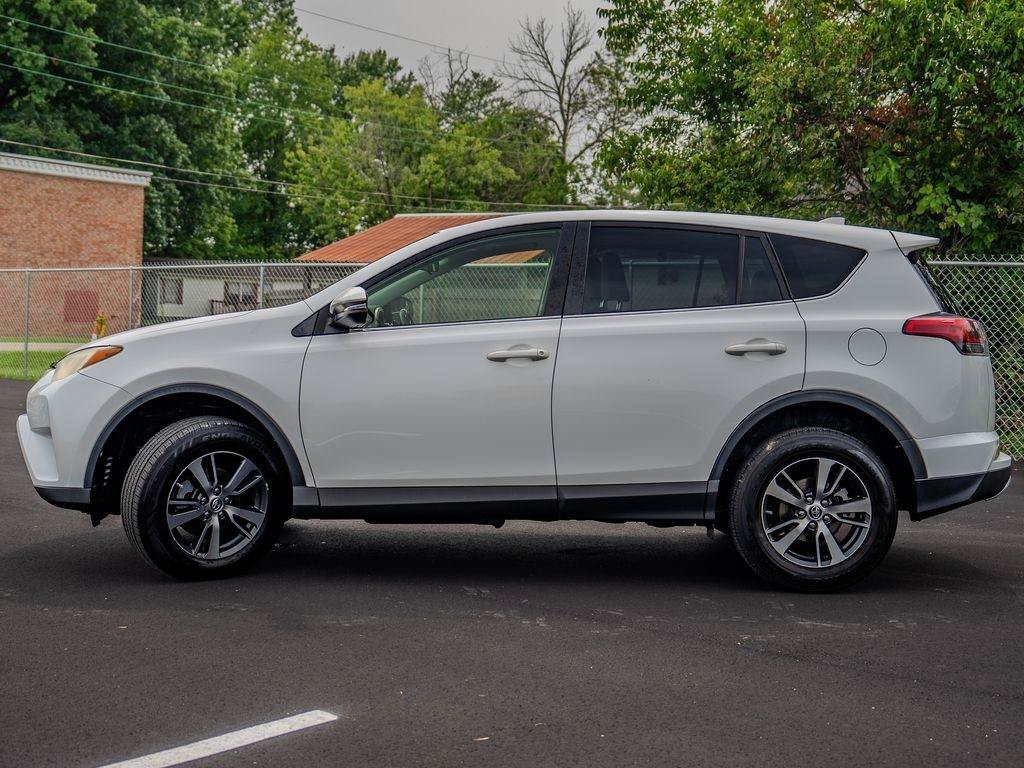Used 2018 Toyota RAV4 XLE FWD image 5