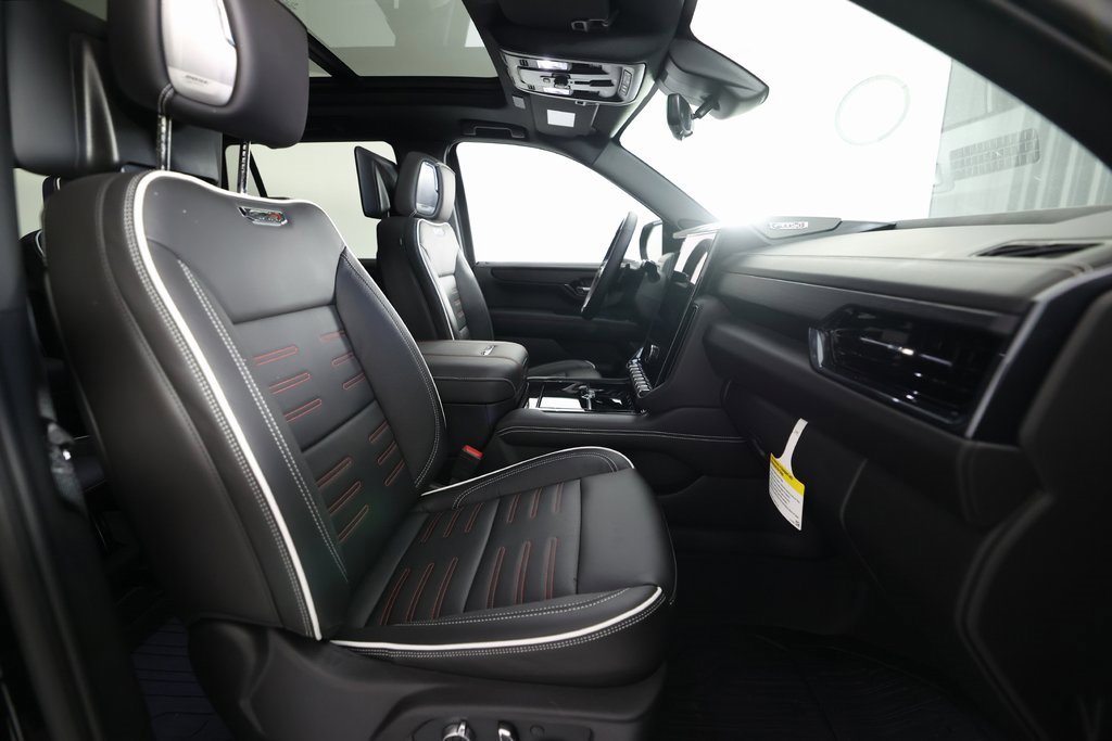 Used 2025 GMC Yukon AT4 Ultimate w/ LPO, Illumination Package image 10