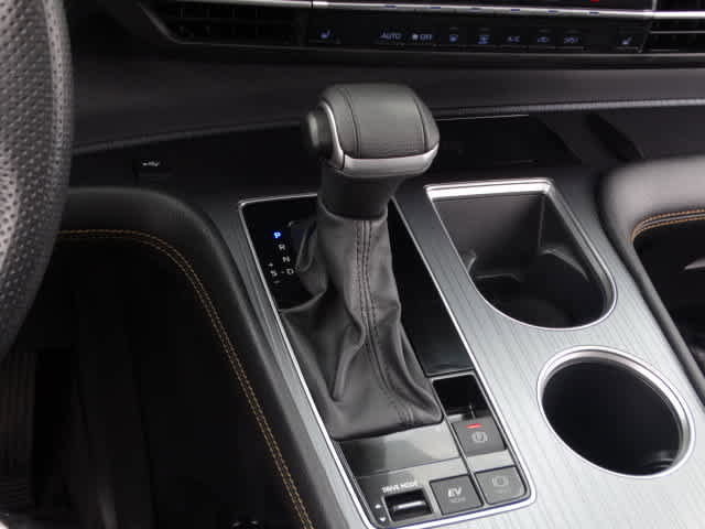 Certified 2023 Toyota Sienna XLE Woodland Edition image 31