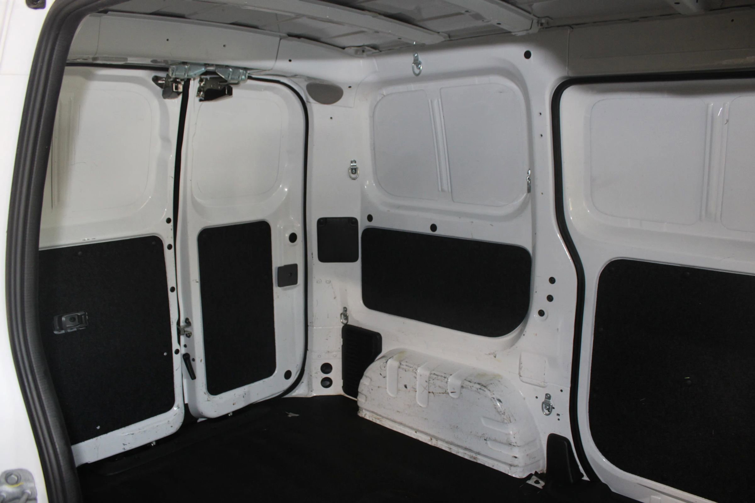 Used 2017 Nissan NV200 S FWD image 25