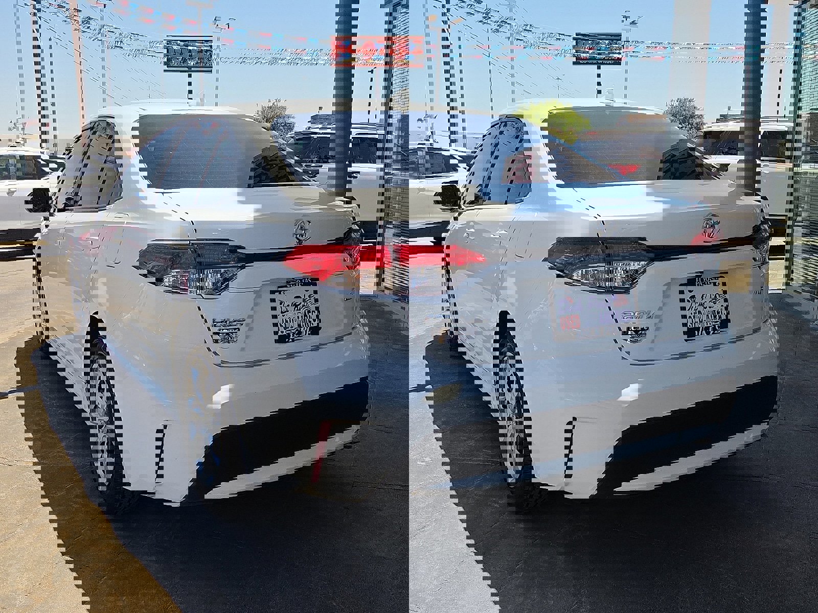 Used 2022 Toyota Corolla LE image 4