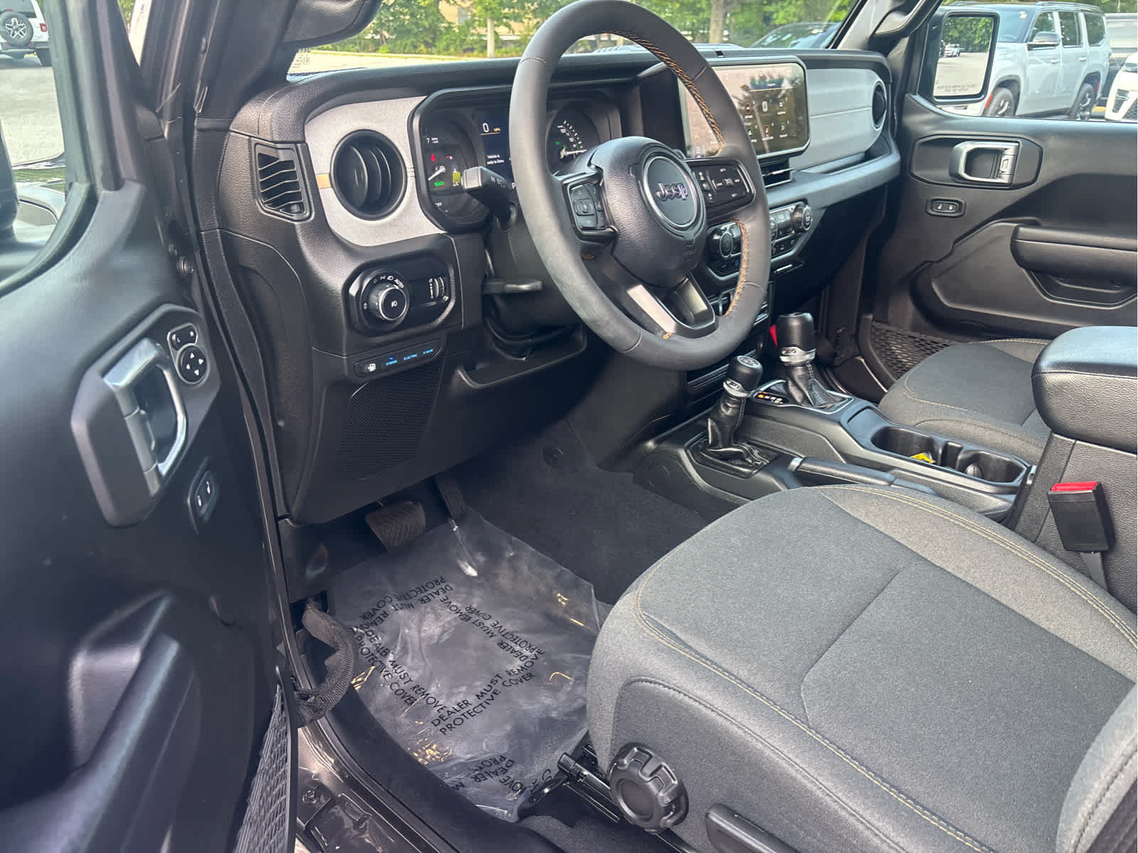 Used 2024 Jeep Wrangler Unlimited w/ Convenience Group AWD/4WD image 10