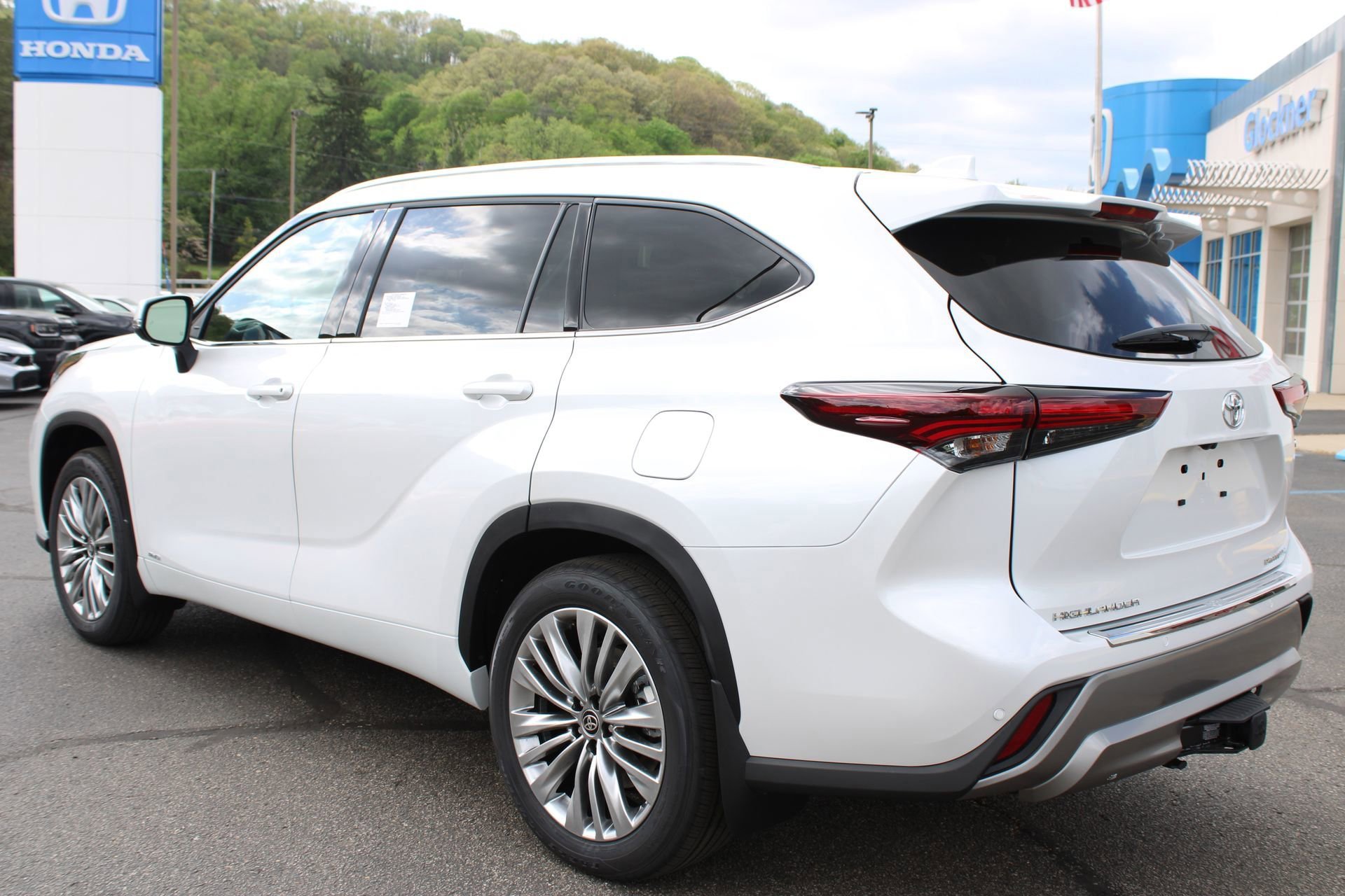 New 2026 Toyota Highlander Platinum AWD/4WD image 13