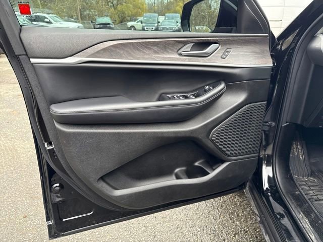 Used 2024 Jeep Grand Cherokee L Limited image 17