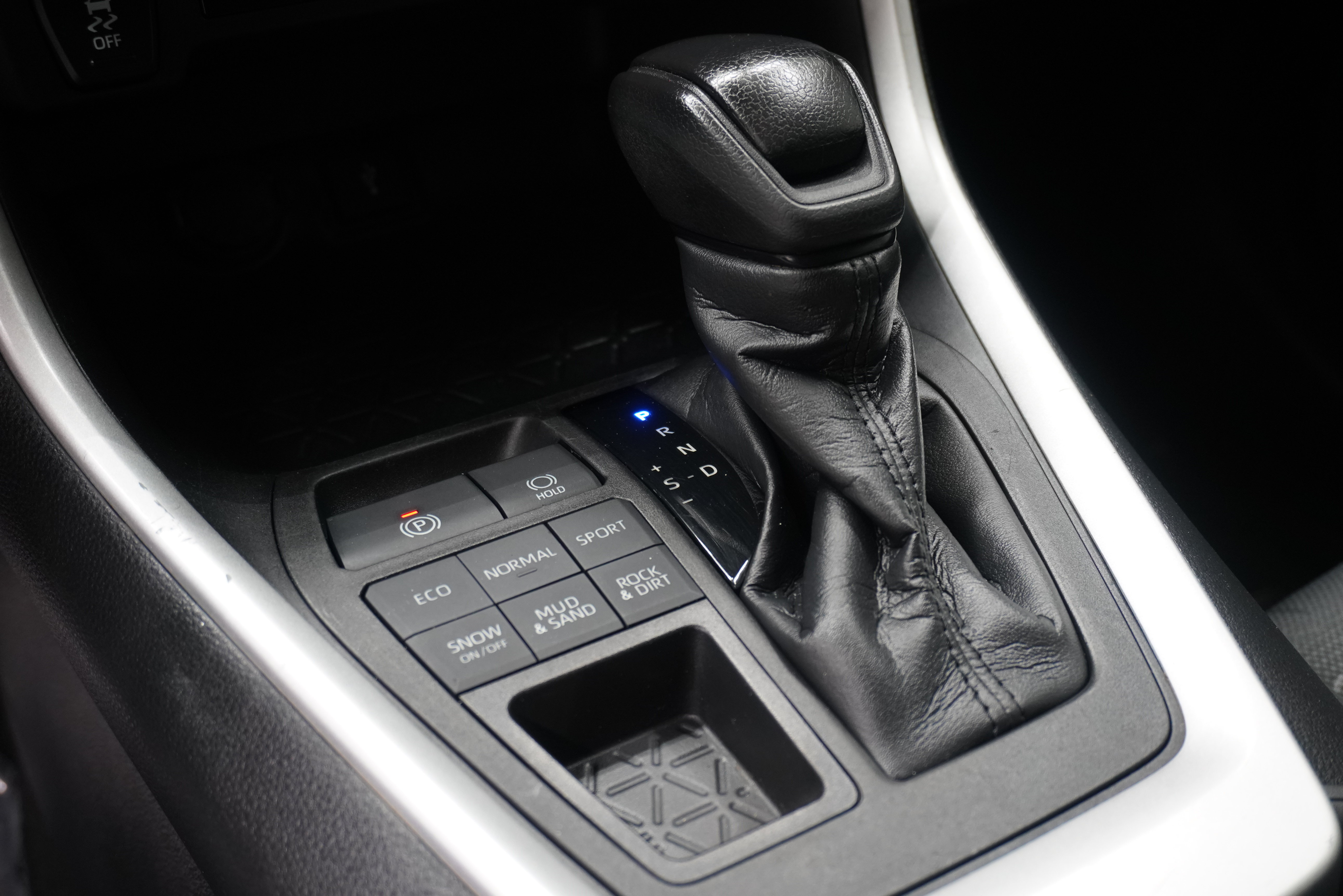 Used 2021 Toyota RAV4 XLE AWD/4WD image 18