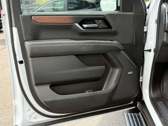 Used 2026 GMC Yukon XL Denali w/ Sun & Power Step Package AWD/4WD image 9