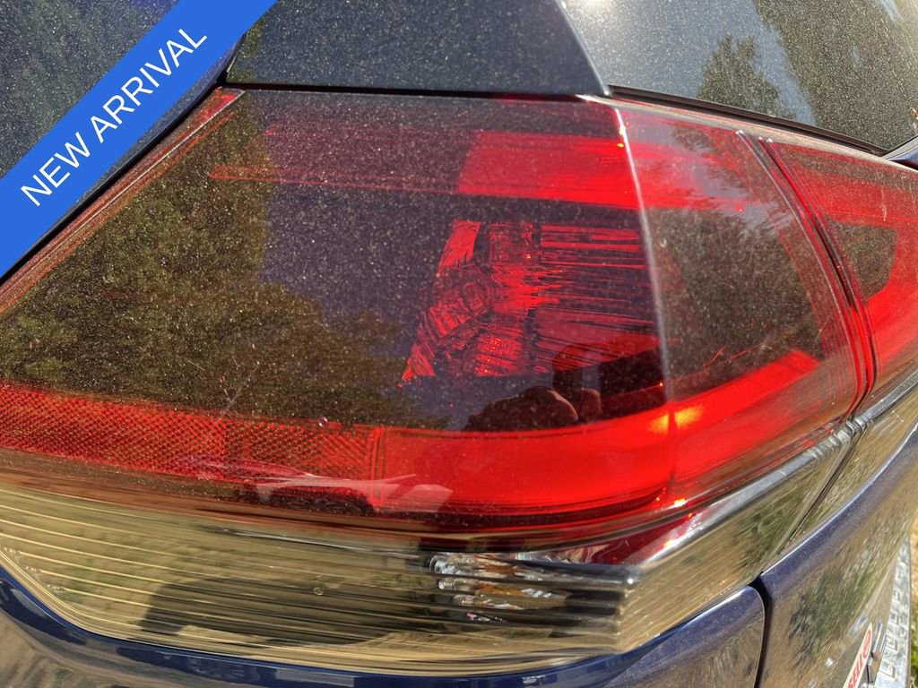 Used 2018 Nissan Rogue SV image 9