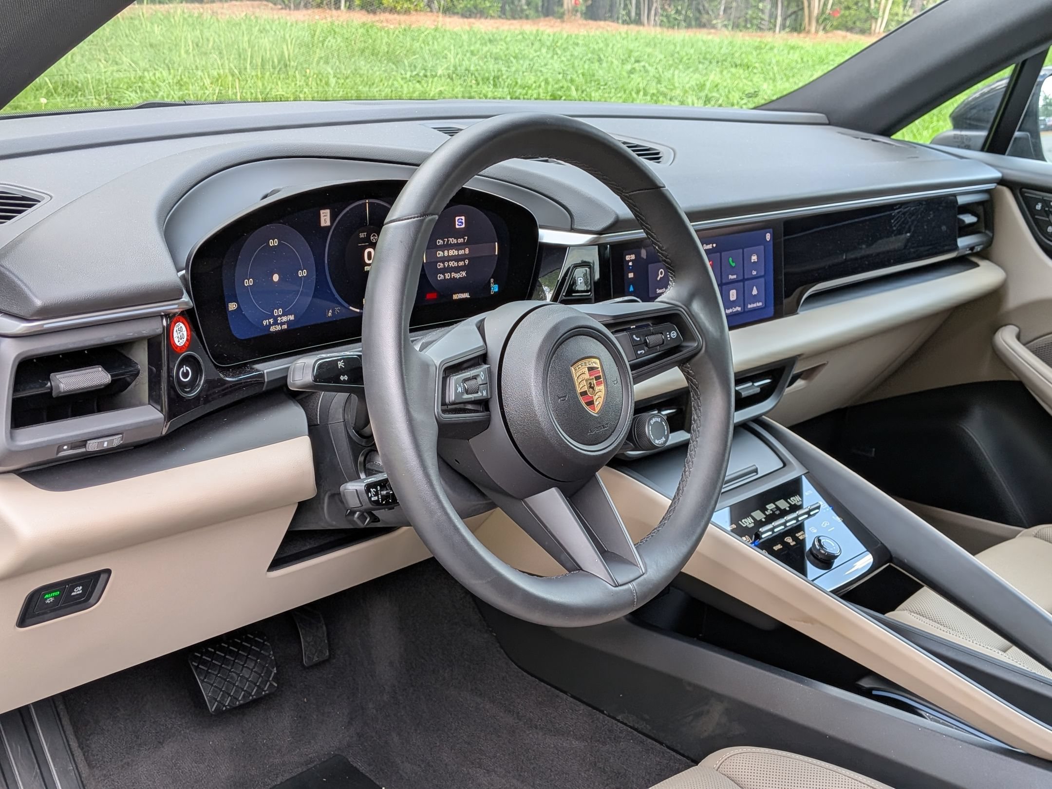 Used 2025 Porsche Macan 4 Electric AWD/4WD image 4