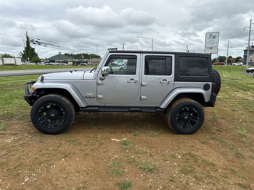 Used 2014 Jeep Wrangler Unlimited Sahara w/ Connectivity Group AWD/4WD image 11