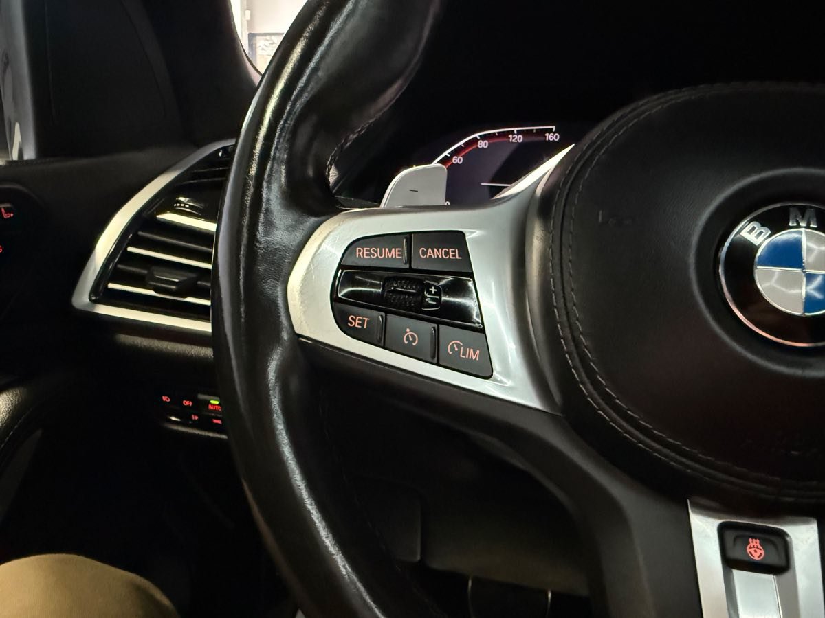 Used 2022 BMW X7 xDrive40i w/ M Sport Package AWD/4WD image 14