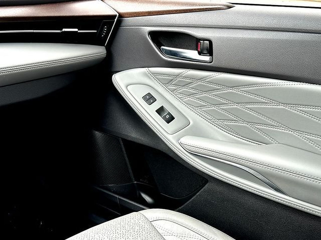 Used 2022 Toyota Avalon Limited w/ Advanced Safety Package FWD image 28