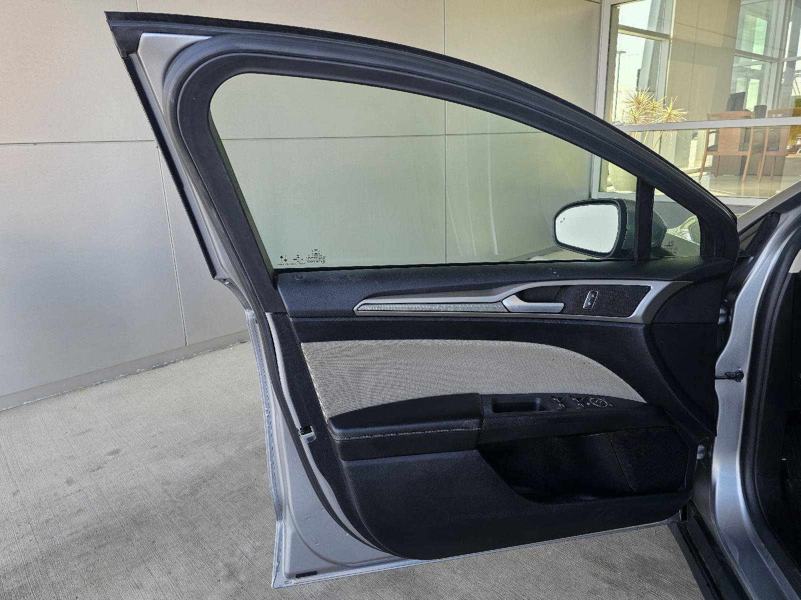 Used 2020 Ford Fusion S image 18