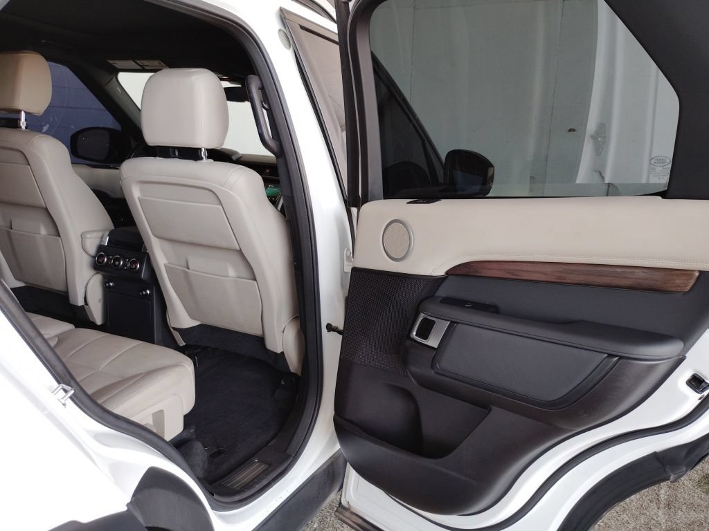 Used 2019 Land Rover Discovery HSE AWD/4WD image 15