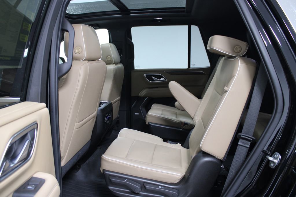 Used 2021 Chevrolet Tahoe Premier w/ Premium Package AWD/4WD image 23