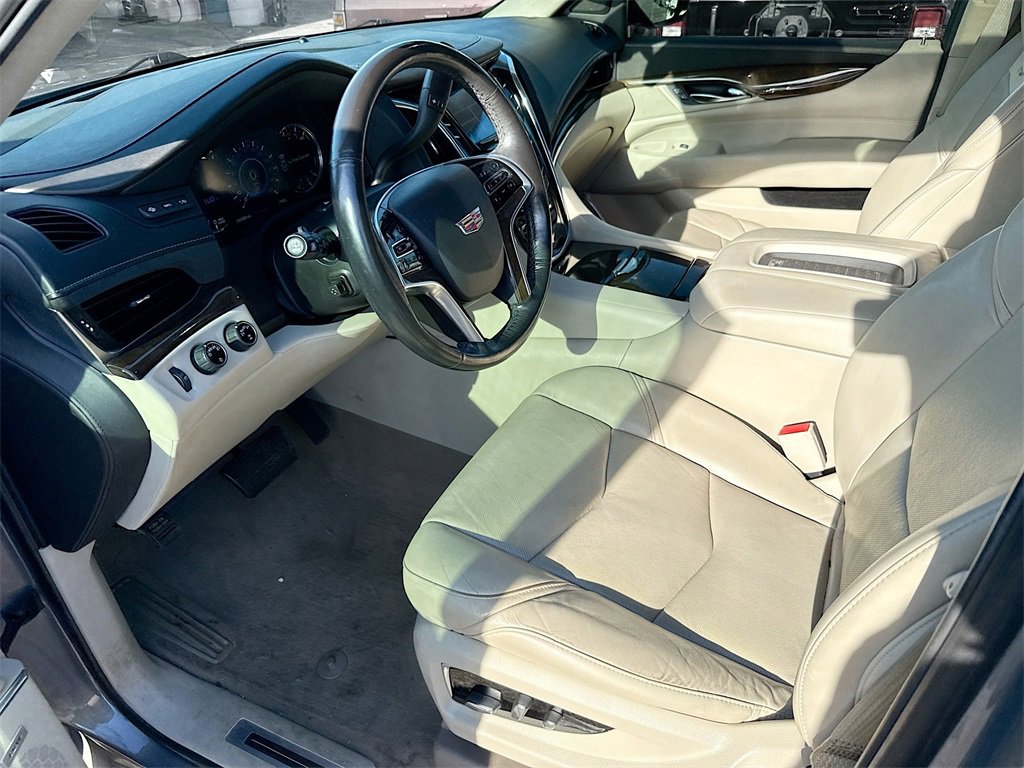 Used 2018 Cadillac Escalade Luxury image 25