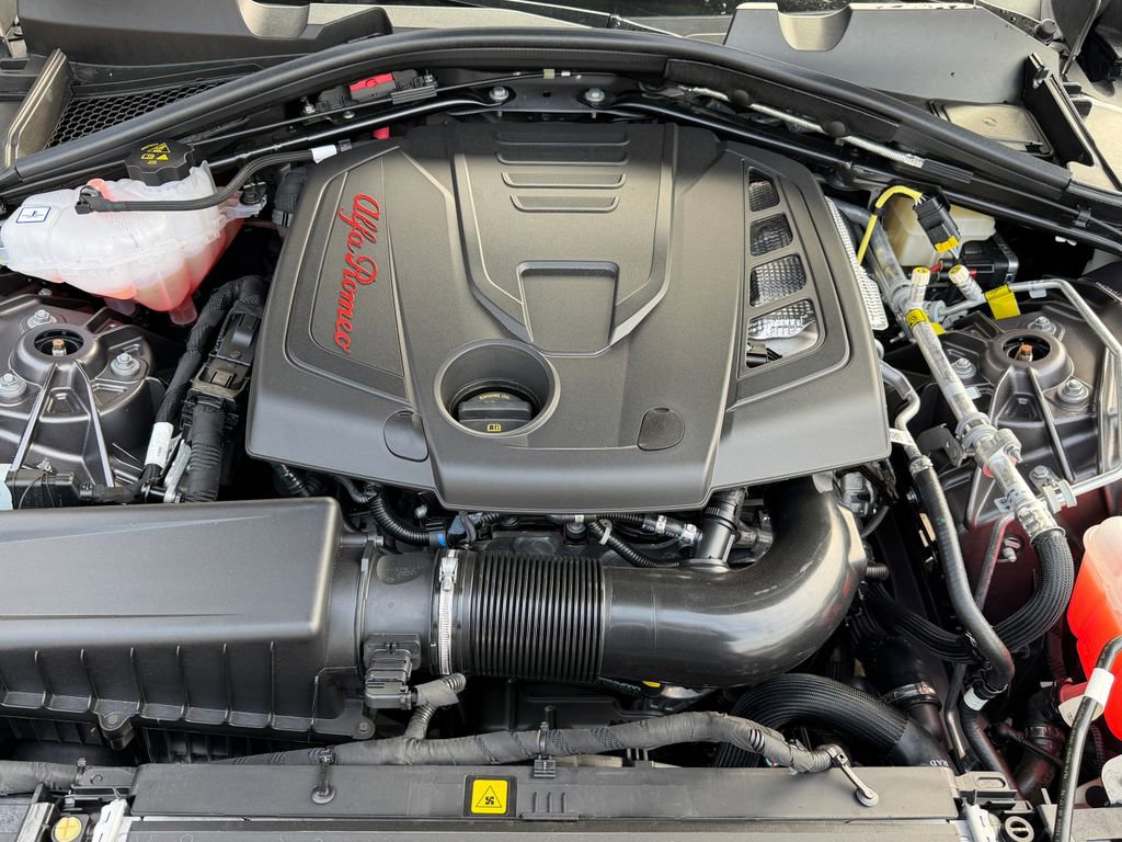 Used 2025 Alfa Romeo Giulia image 9