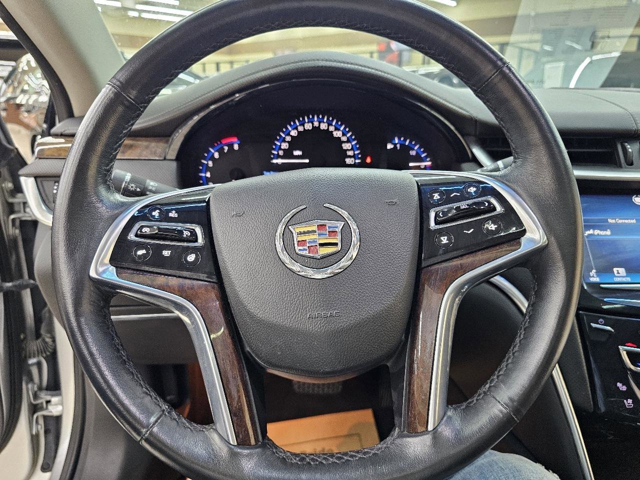 Used 2014 Cadillac XTS Luxury image 28