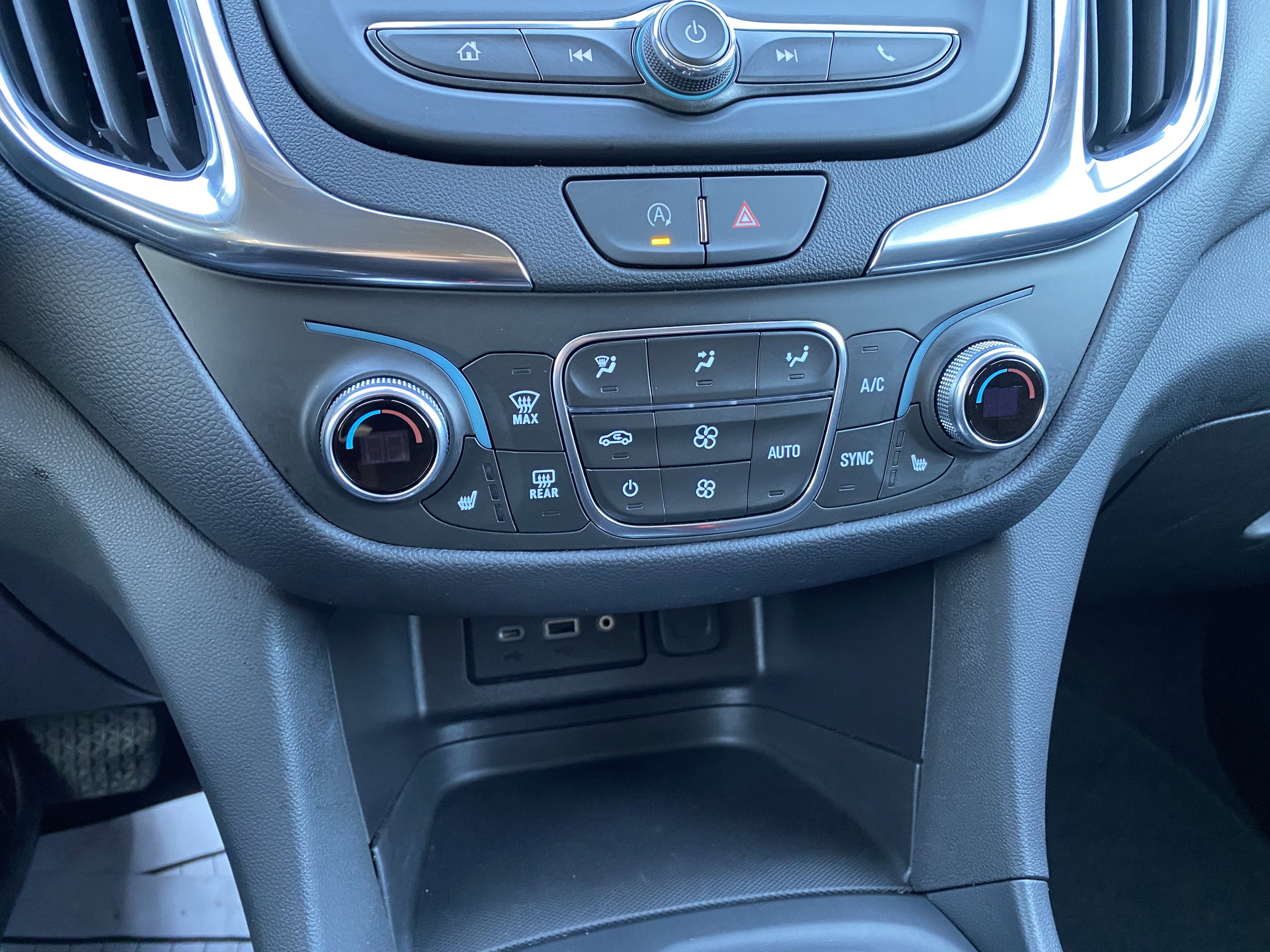 Used 2024 Chevrolet Equinox LT image 28