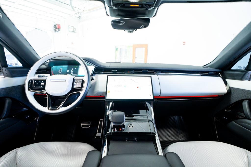 Used 2025 Land Rover Range Rover Sport Dynamic SE image 46