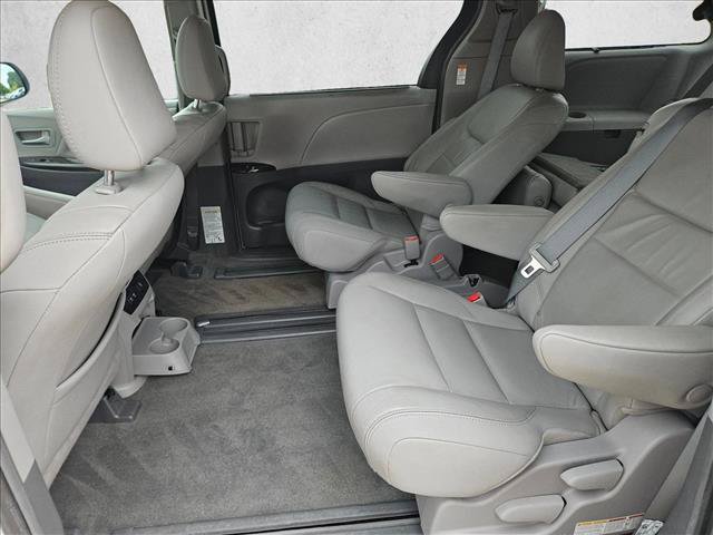 Used 2018 Toyota Sienna XLE FWD image 10