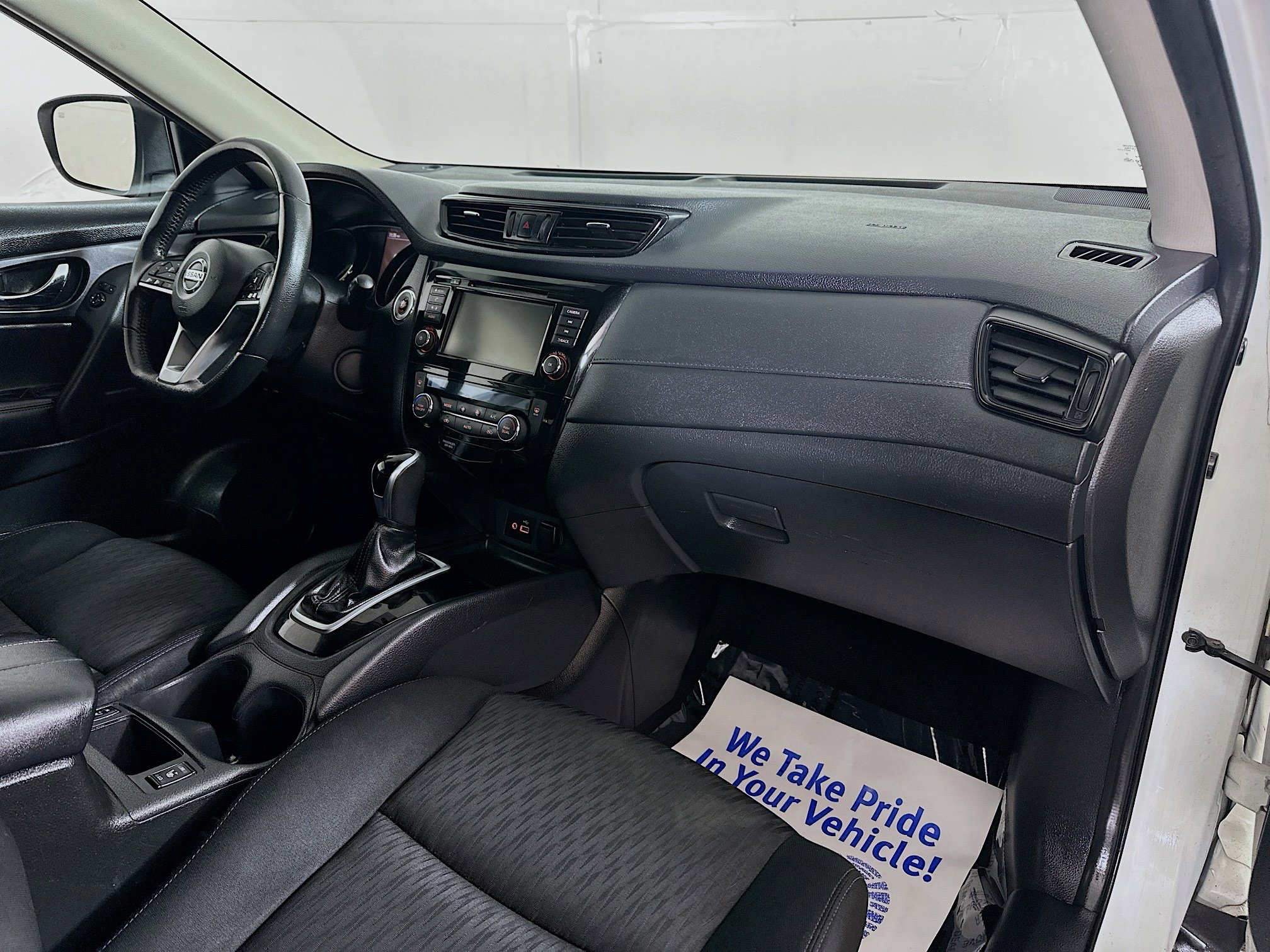 Used 2019 Nissan Rogue SV image 27