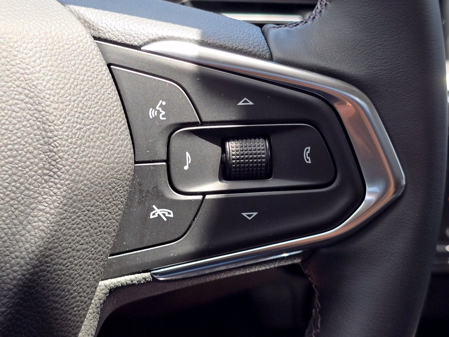 Used 2024 Chevrolet Trax ACTIV w/ Sunroof Package FWD image 13