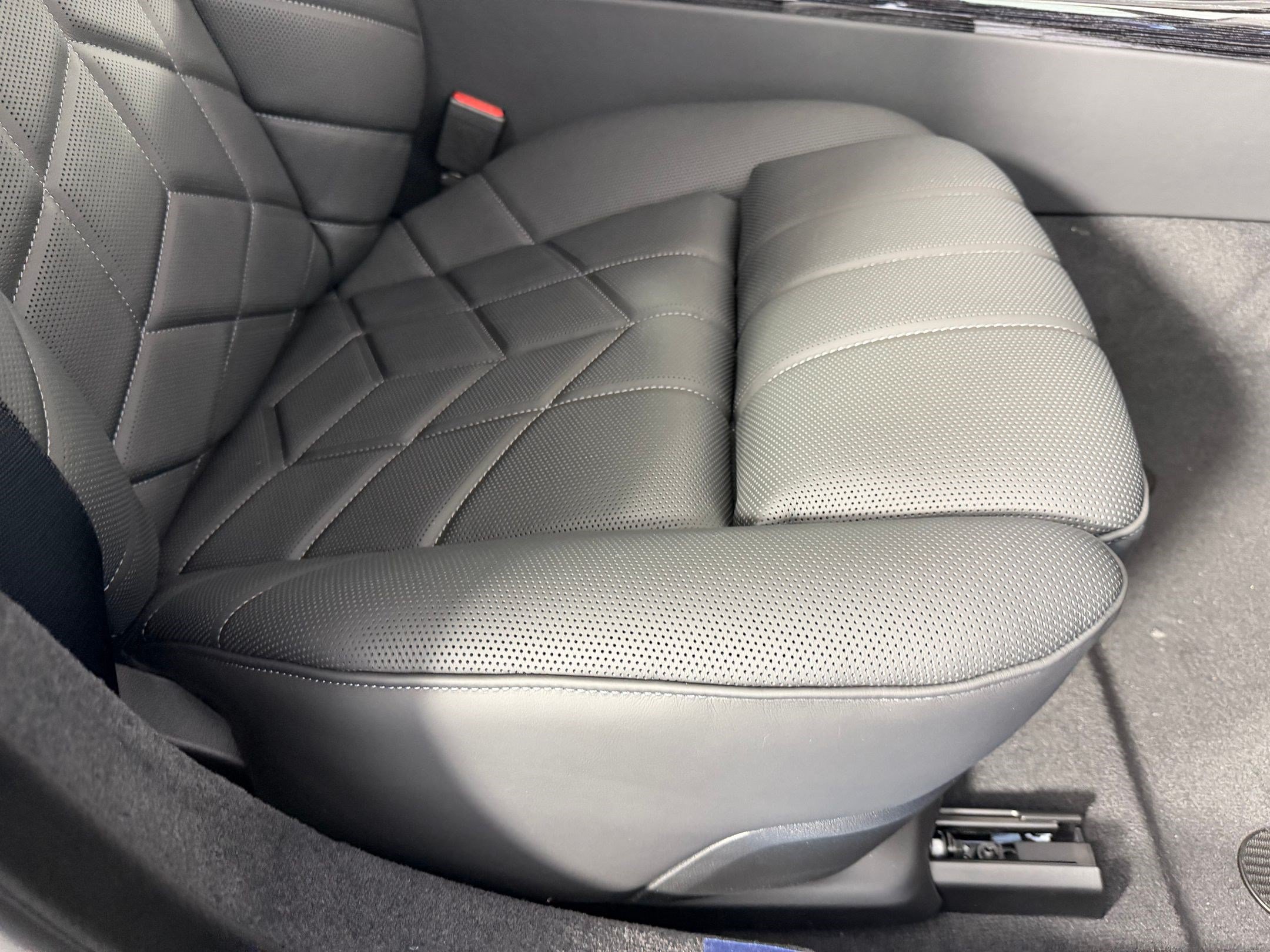 New 2026 BMW 750e xDrive w/ Executive Package AWD/4WD image 34