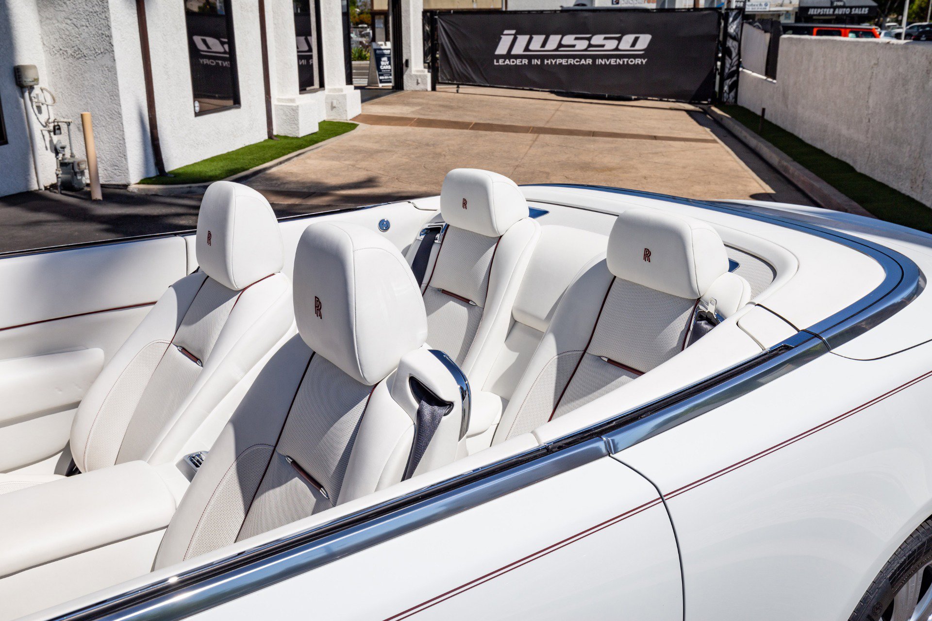 Used 2017 Rolls-Royce Dawn image 29