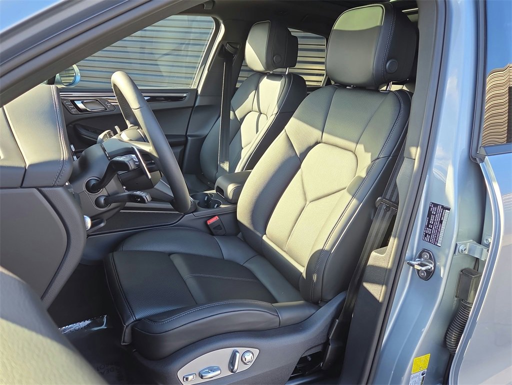 New 2026 Porsche Macan image 5