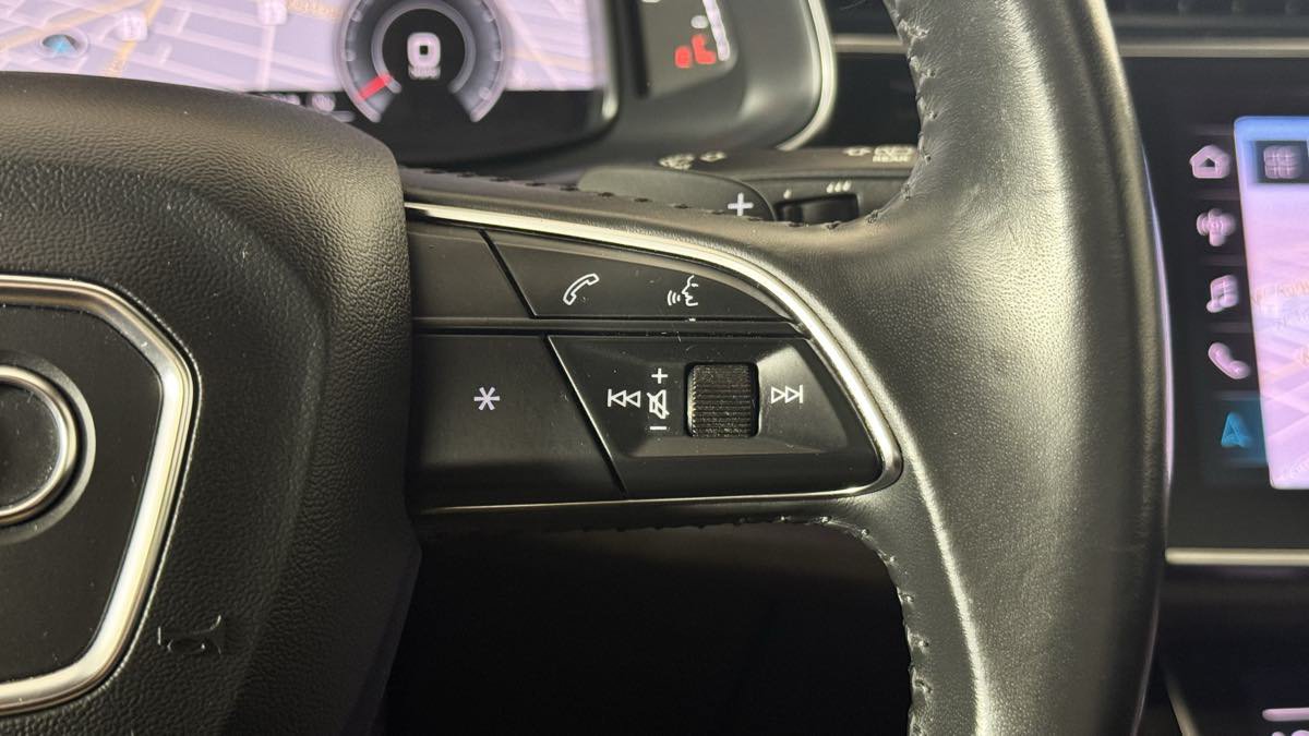 Used 2019 Audi Q8 Prestige w/ Luxury Package AWD/4WD image 17