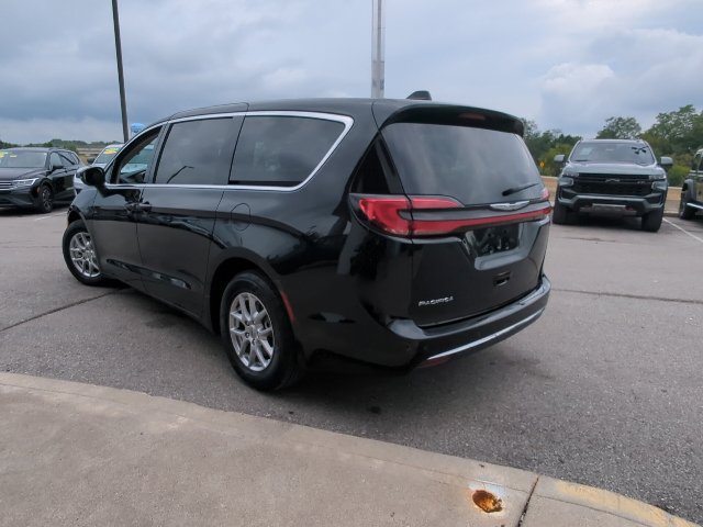 Used 2023 Chrysler Pacifica Touring-L FWD image 29