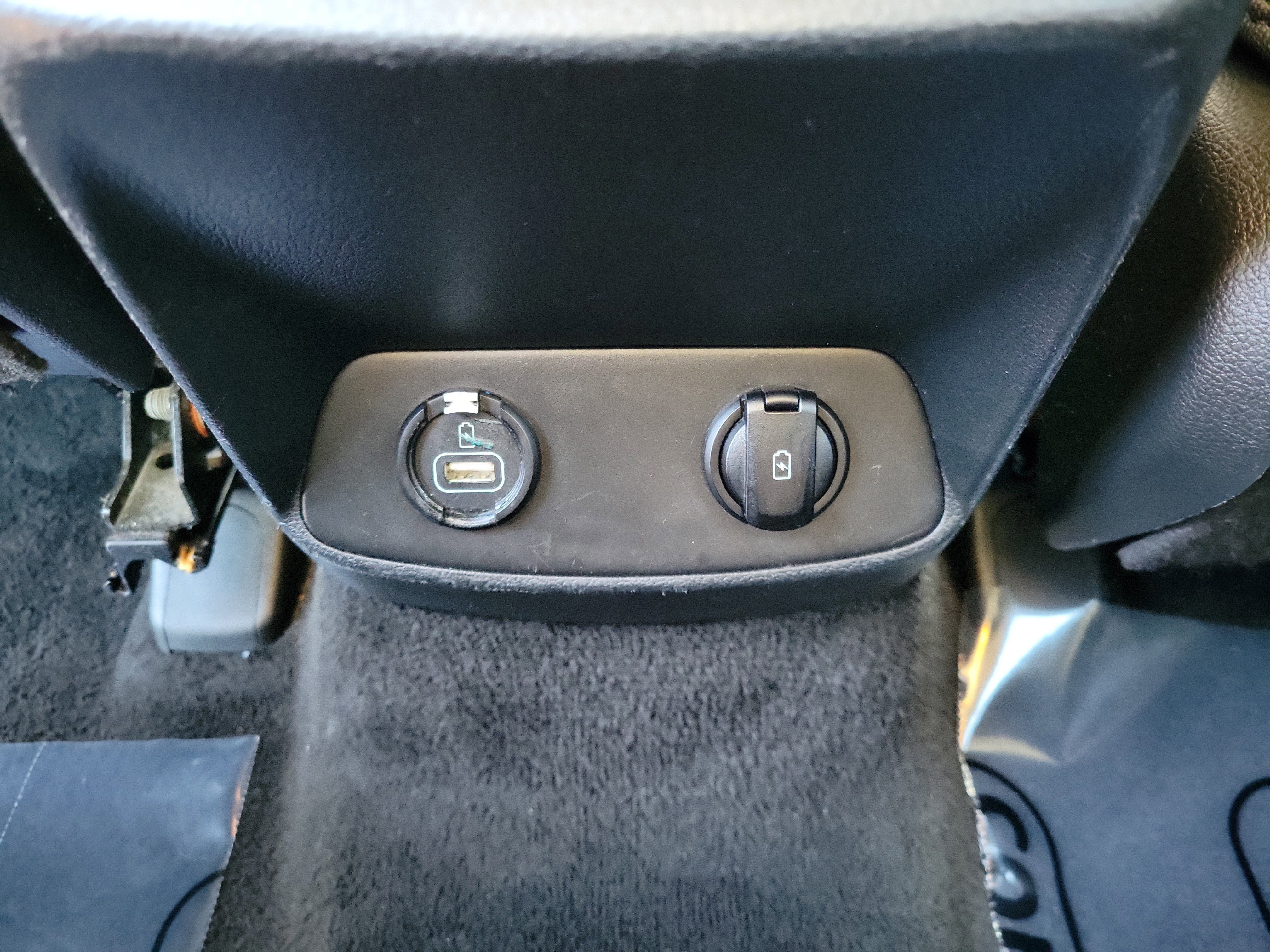 Used 2019 Hyundai Santa Fe SE image 12