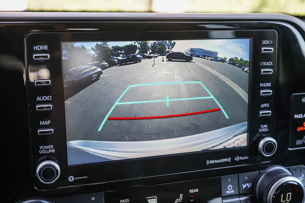 Used 2021 Toyota Highlander XLE AWD/4WD image 25
